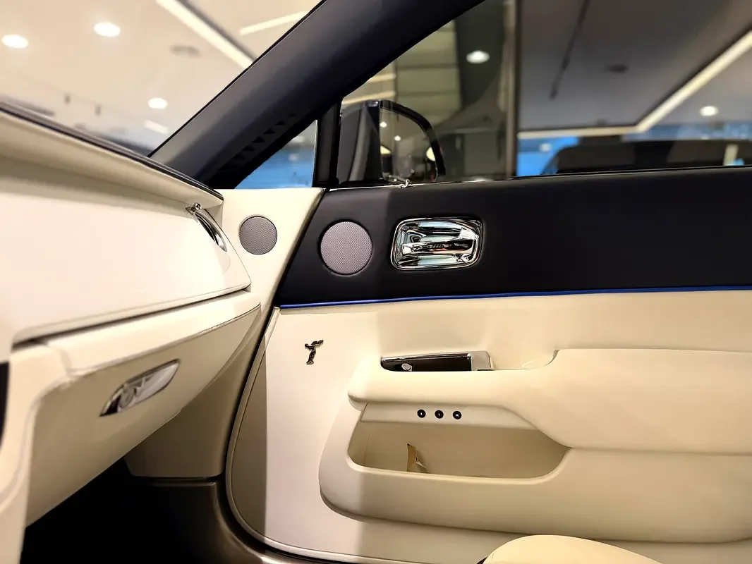 Rolls-Royce Wraith 6.6 AT RWD (632 hp) - 12