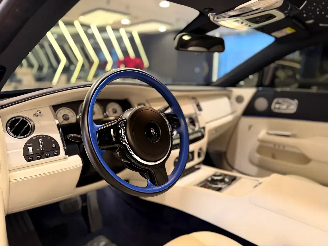 Rolls-Royce Wraith 6.6 AT RWD (632 hp) - 13
