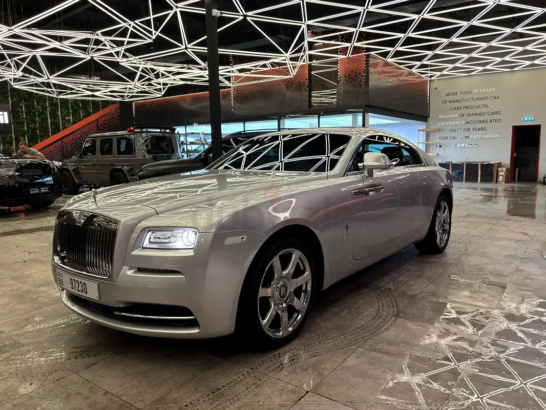 Rolls-Royce Wraith 6.6 AT RWD (632 حصان) - 2