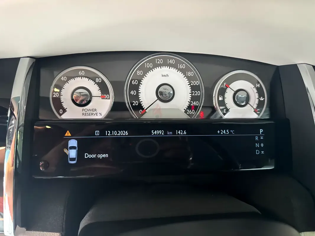 Rolls-Royce Wraith 6.6 AT RWD (632 حصان) - 11