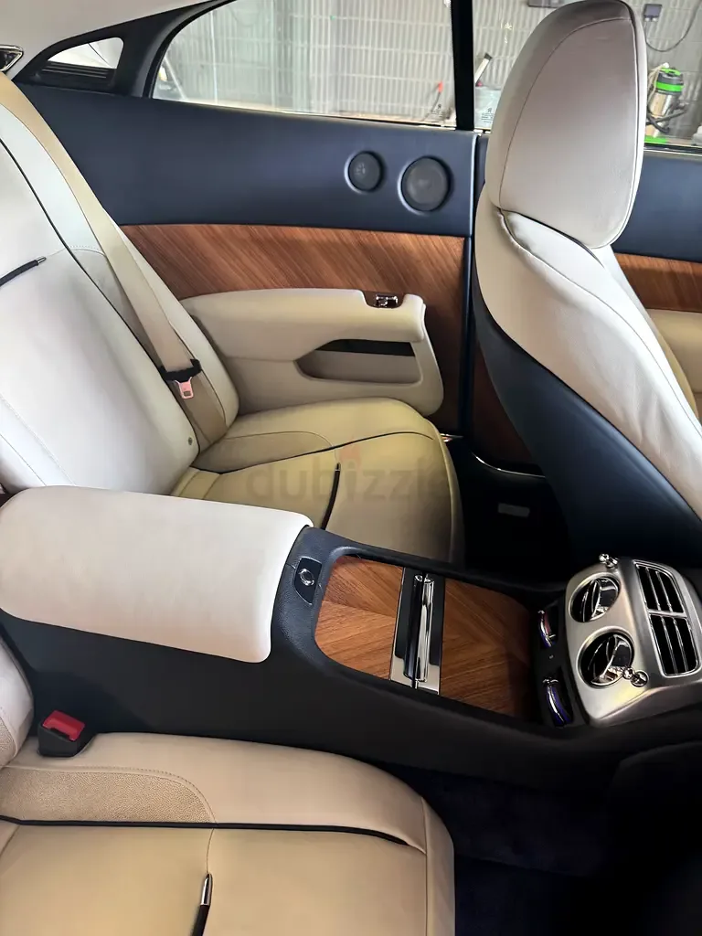 Rolls-Royce Wraith 6.6 AT RWD (632 حصان) - 13