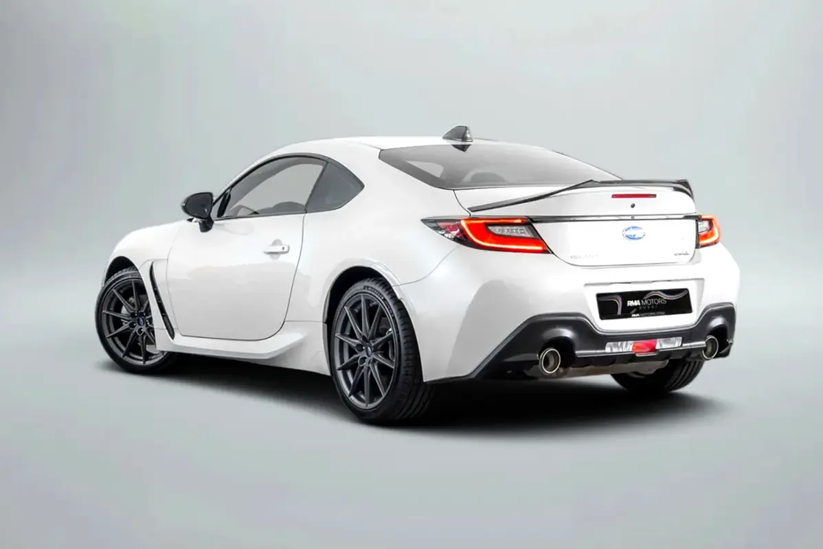 Subaru BRZ 2.4 MT (231 حصان) - 2