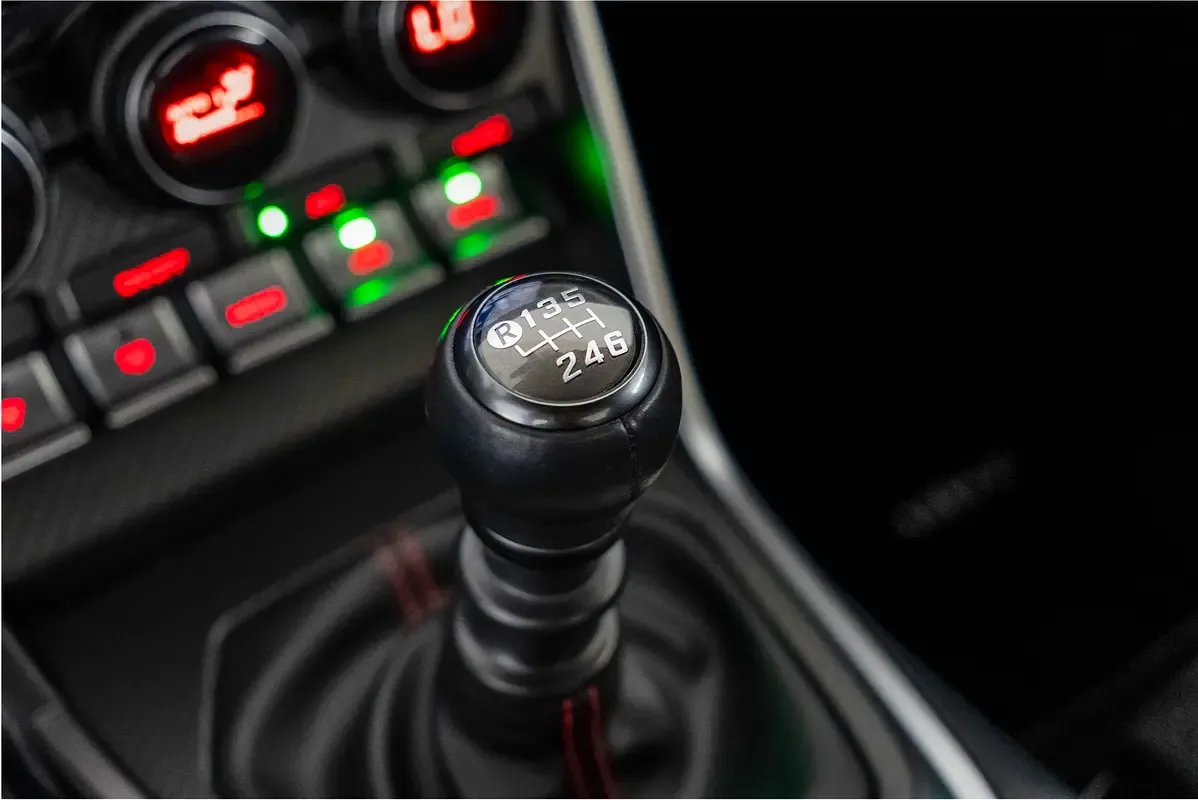Subaru BRZ 2.4 MT (231 حصان) - 10