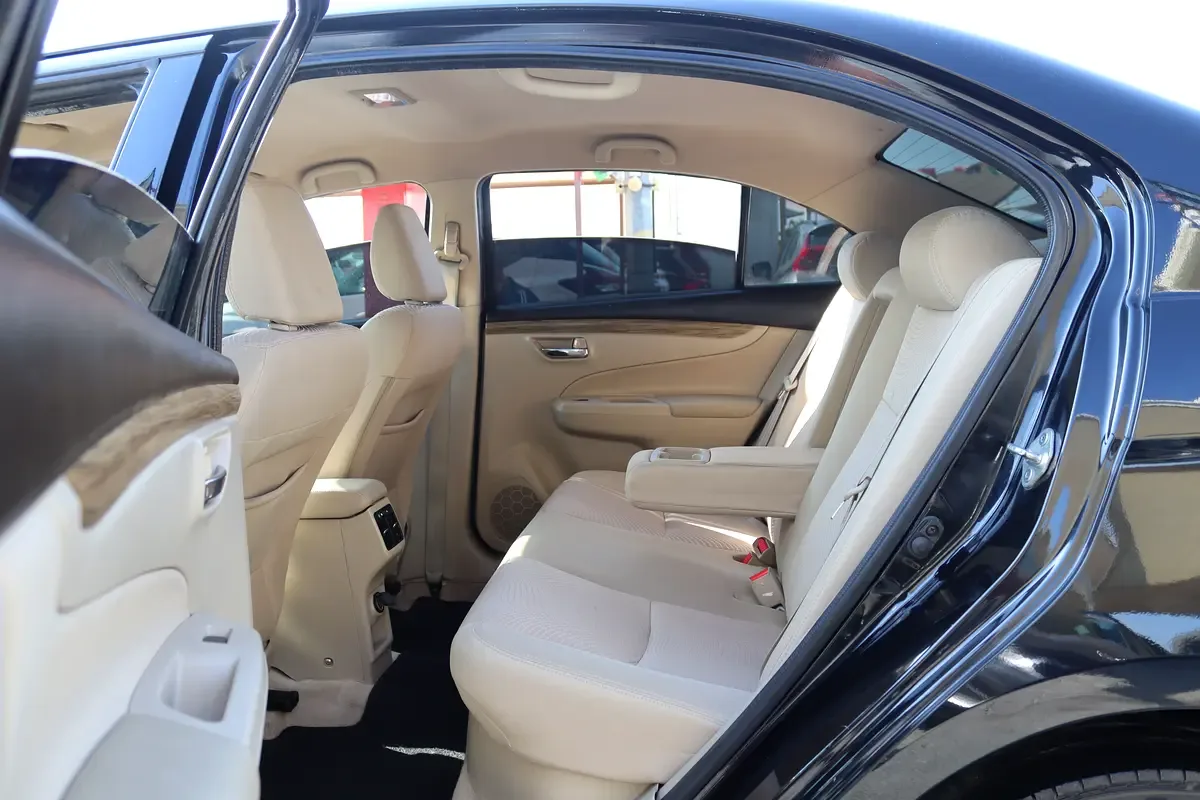 Suzuki Ciaz 1.5 AT (105 hp) - 15