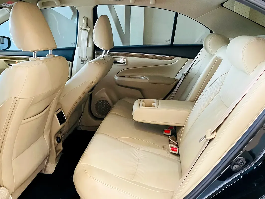 Suzuki Ciaz 1.5 AT (105 حصان) - 14