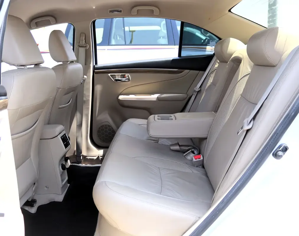 Suzuki Ciaz 1.5 AT (105 حصان) - 12