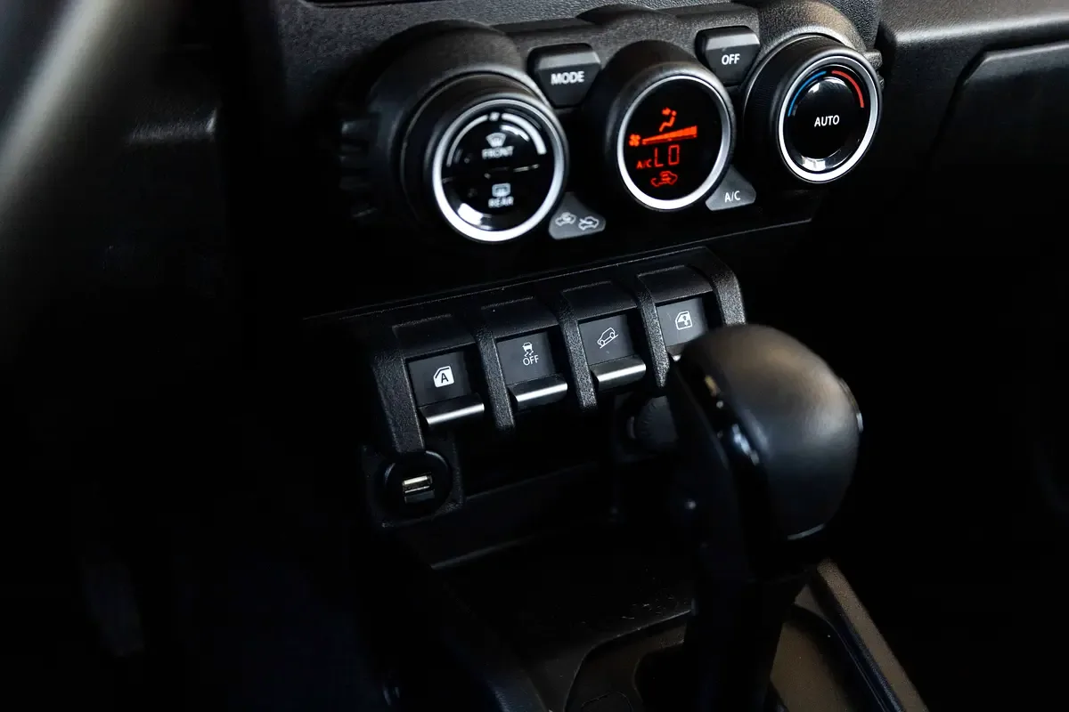 Suzuki Jimny 1.5 AT AWD (105 حصان) - 15