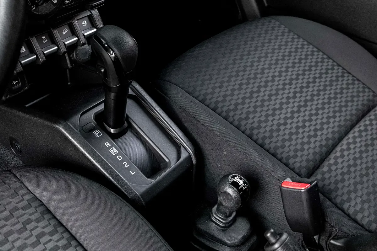 Suzuki Jimny 1.5 AT AWD (105 حصان) - 10