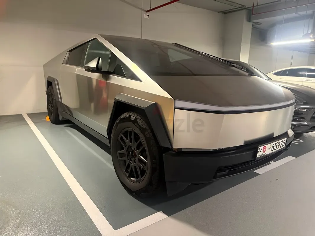 Tesla Cybertruck AT 4WD (600 hp)