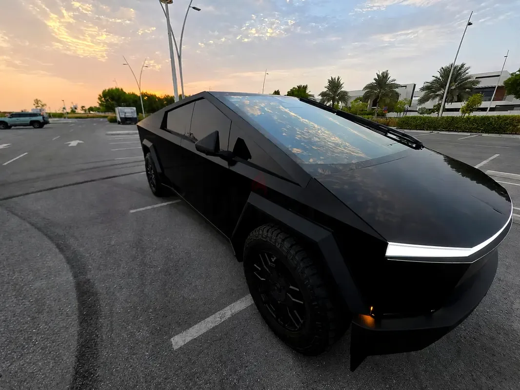 Tesla Cybertruck AT 4WD (845 hp)