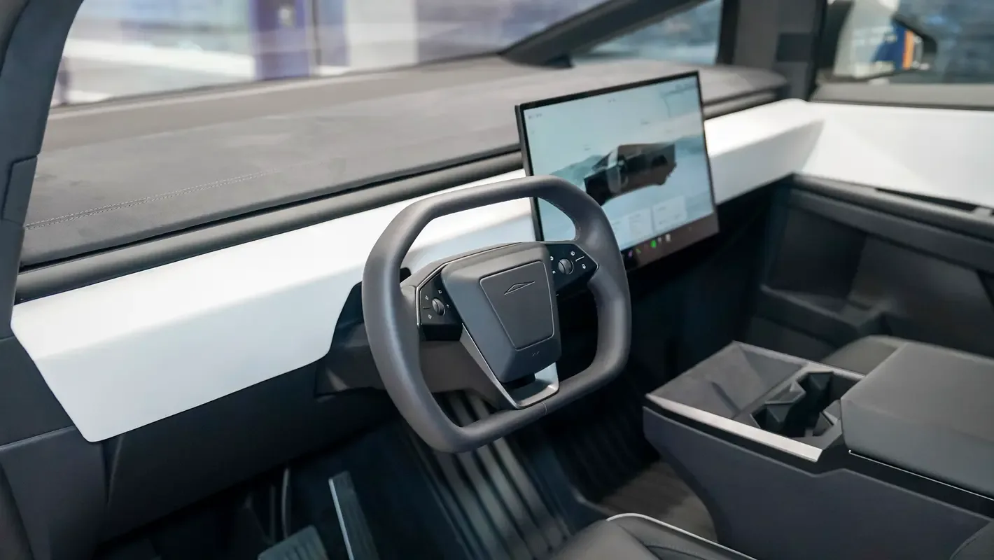Tesla Cybertruck AT 4WD (845 hp) - 4