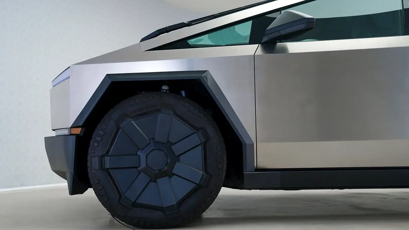 Tesla Cybertruck AT 4WD (845 hp) - 11