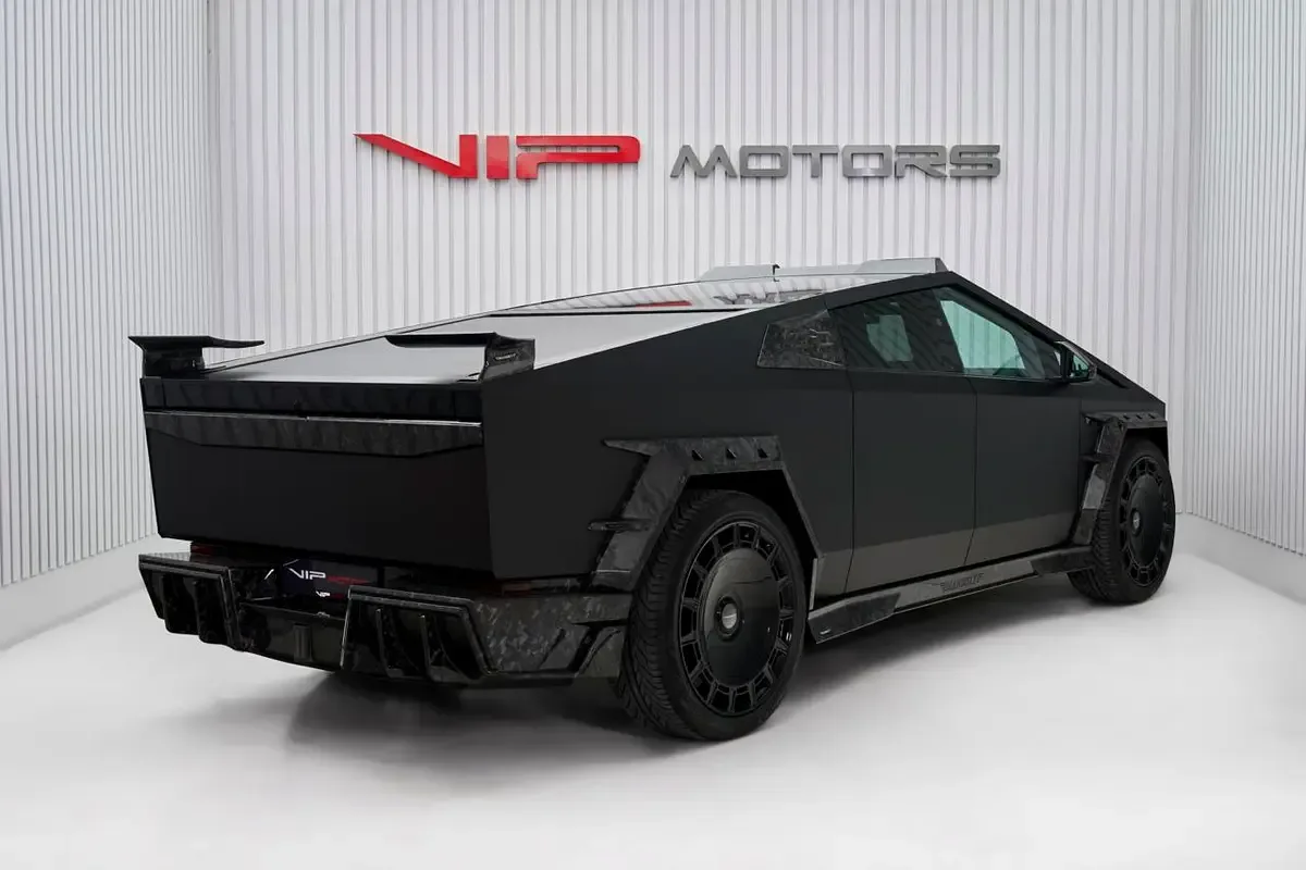 Tesla Cybertruck AT 4WD (845 hp) - 4