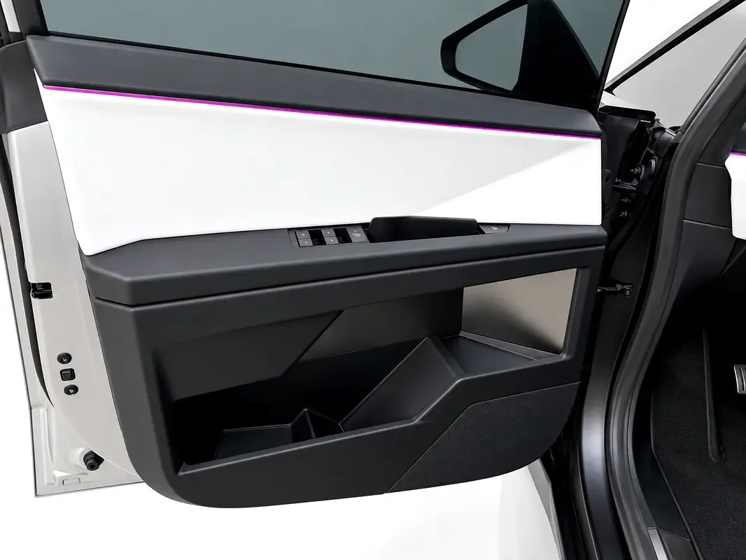 Tesla Cybertruck AT 4WD (845 حصان) - 10
