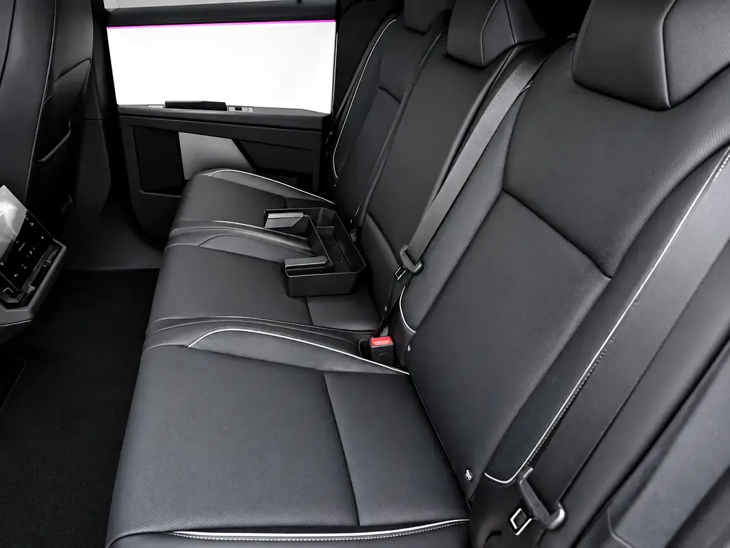 Tesla Cybertruck AT 4WD (845 حصان) - 14