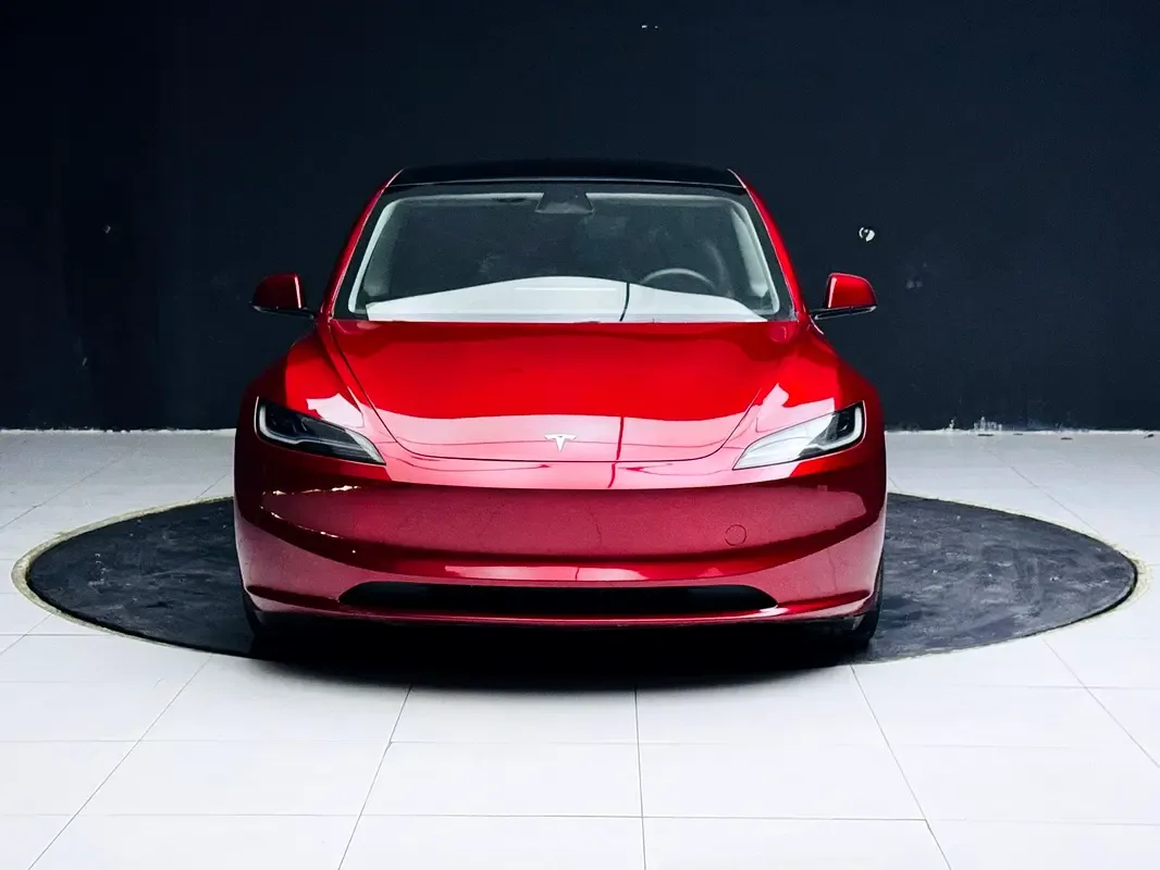 Tesla Model 3 AT (264 حصان) - 3