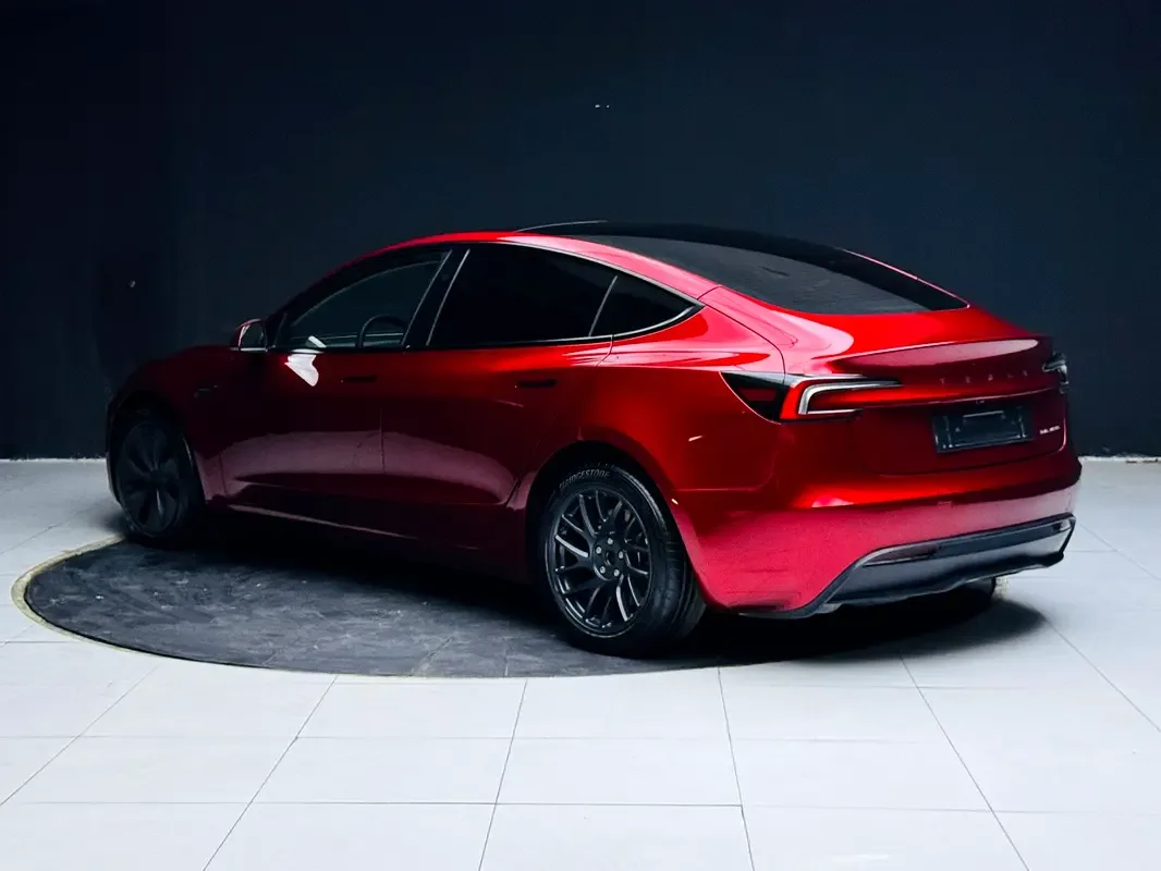 Tesla Model 3 AT (264 حصان) - 4