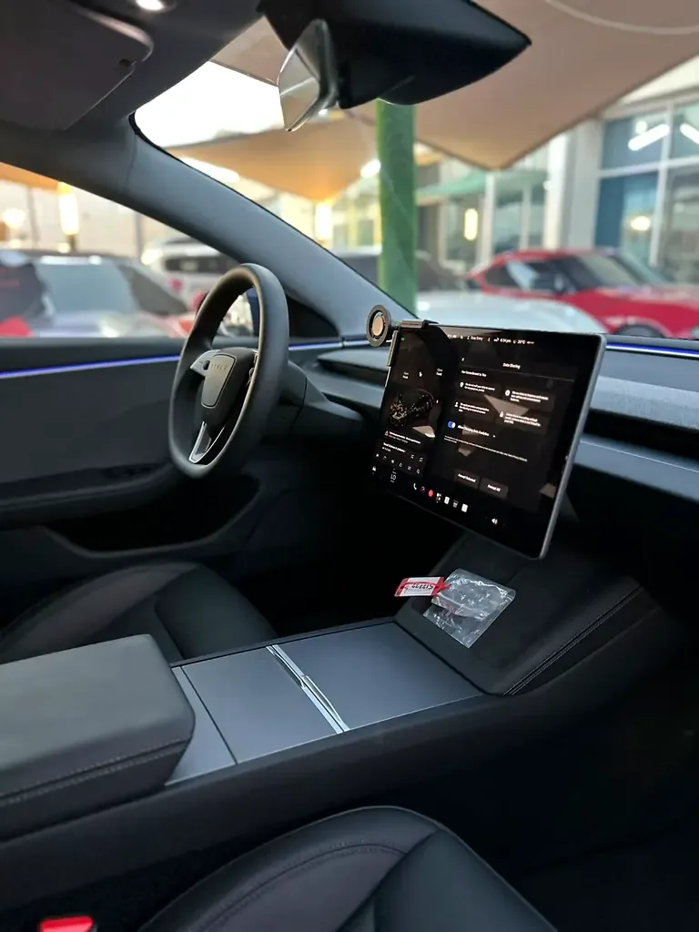 Tesla Model 3 AT (264 hp) - 10
