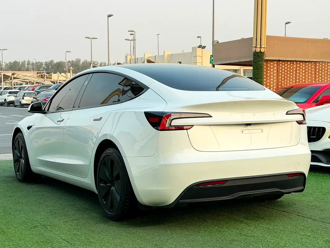 Tesla Model 3 AT (264 hp) - 4
