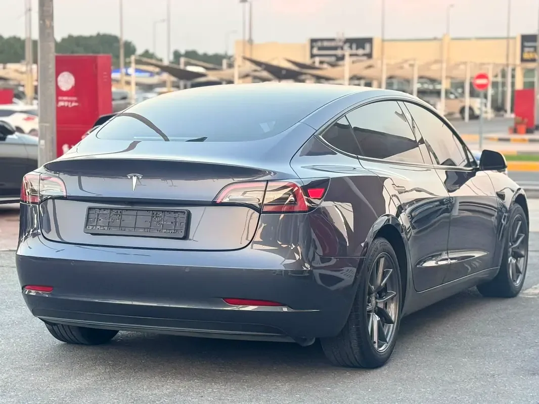 Tesla Model 3 AT (264 حصان) - 4