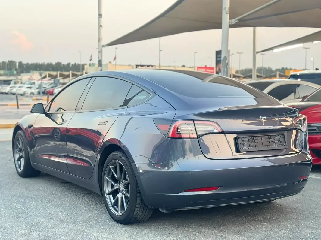 Tesla Model 3 AT (264 حصان) - 5