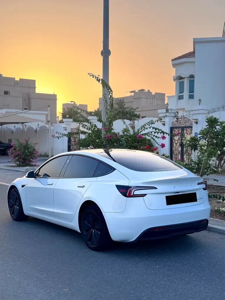 Tesla Model 3 AT (264 حصان) - 5