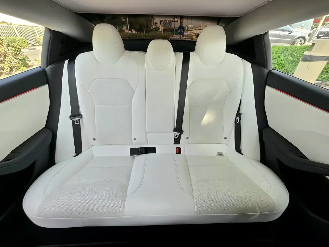 Tesla Model 3 AT (264 حصان) - 10