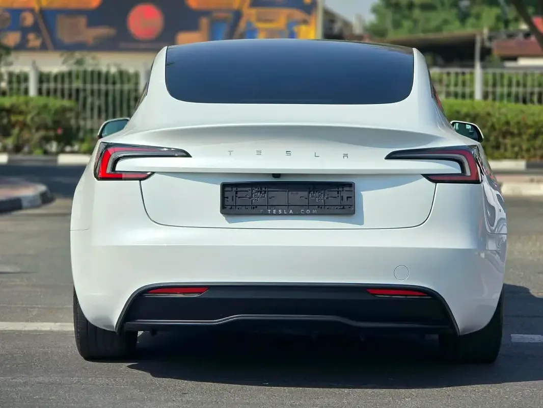 Tesla Model 3 AT (264 حصان) - 13