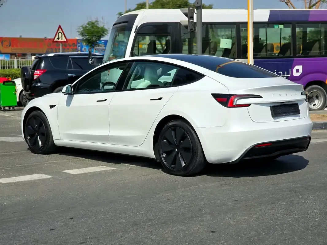 Tesla Model 3 AT (264 حصان) - 14