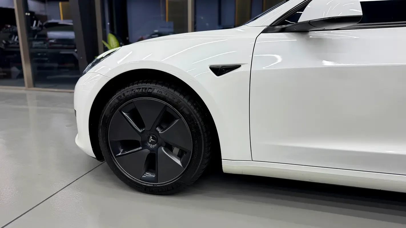 Tesla Model 3 AT (264 حصان) - 3