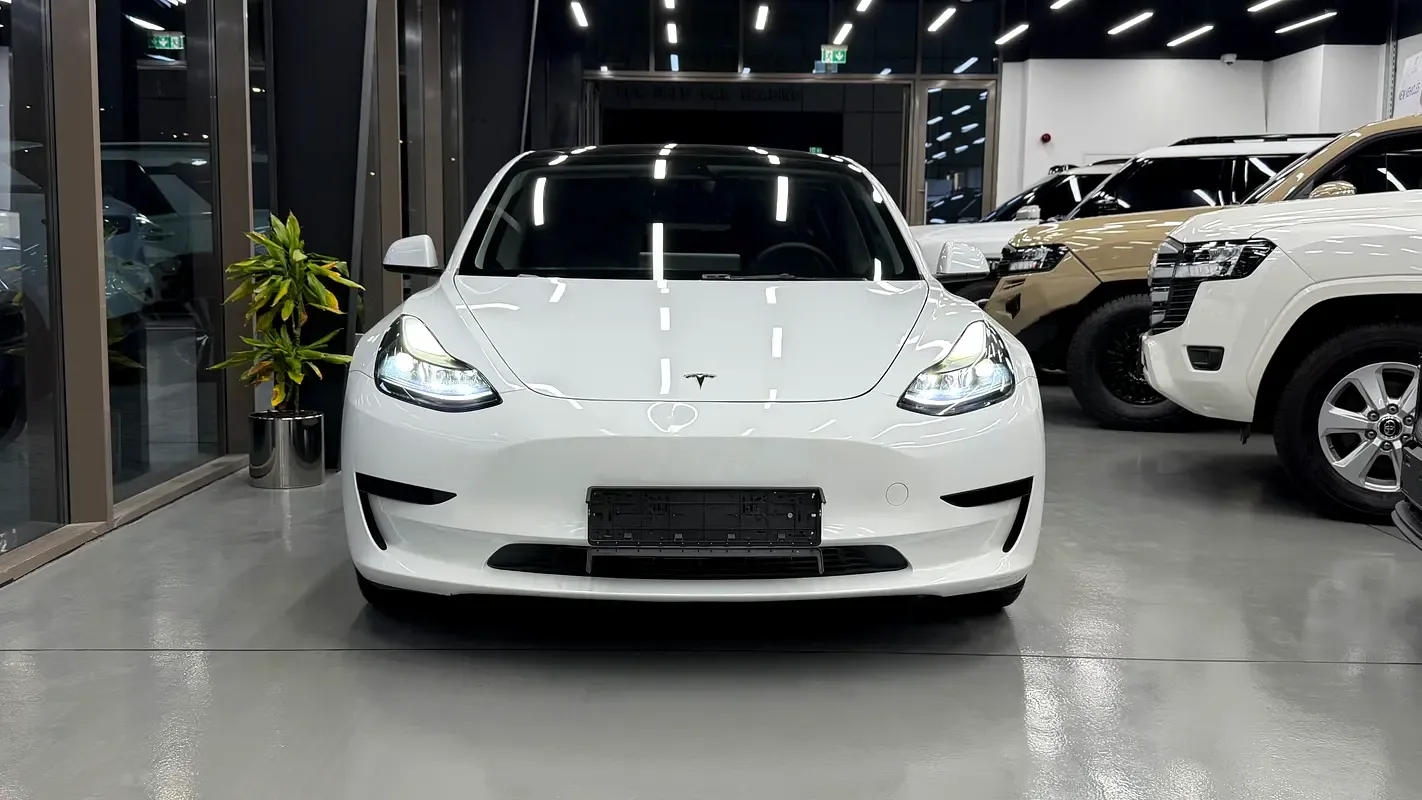 Tesla Model 3 AT (264 حصان) - 2