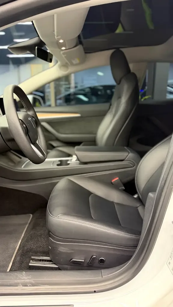 Tesla Model 3 AT (264 حصان) - 5