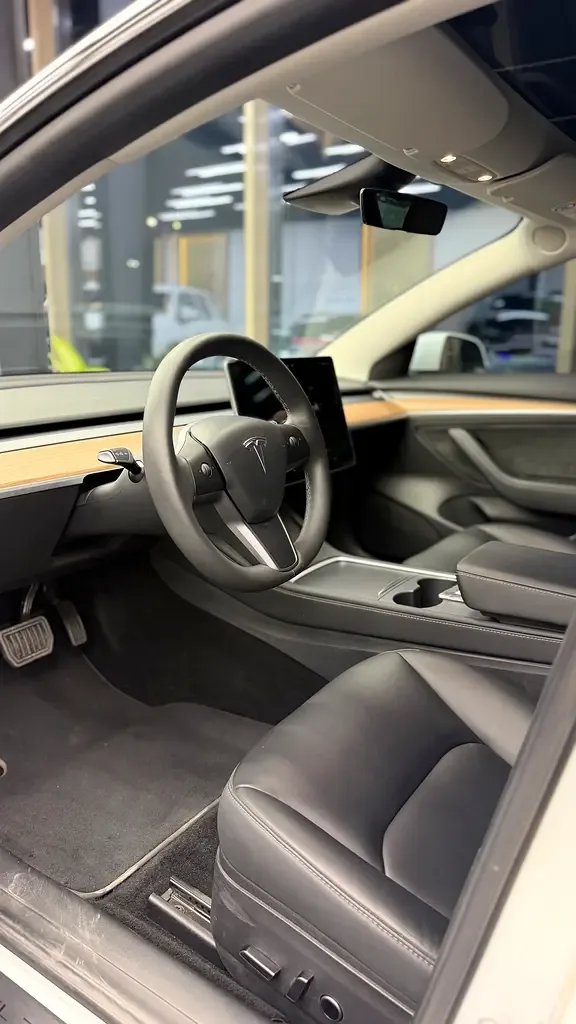 Tesla Model 3 AT (264 حصان) - 4