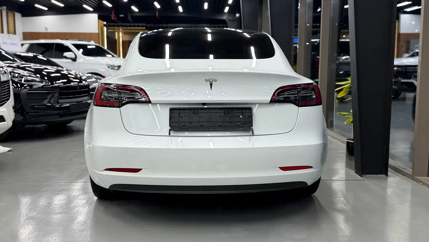 Tesla Model 3 AT (264 حصان) - 8