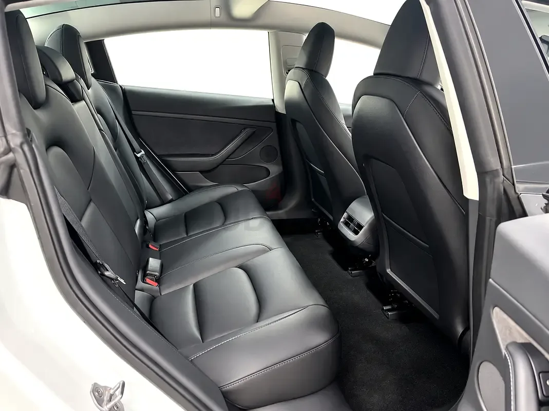 Tesla Model 3 AT (341 kW) 4WD - 2