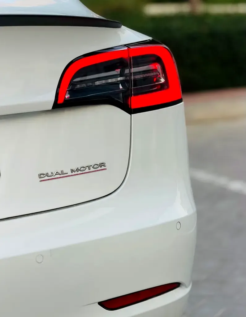 Tesla Model 3 AT (341 kW) 4WD - 4