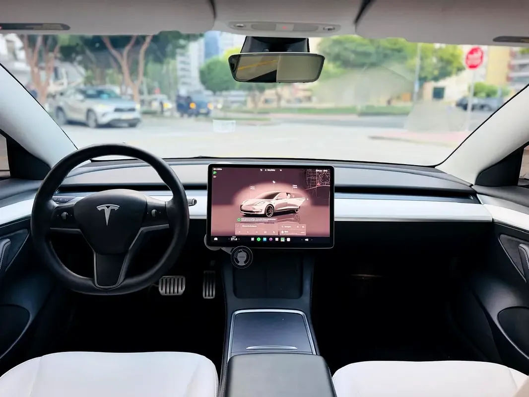Tesla Model 3 AT (341 kW) 4WD - 15
