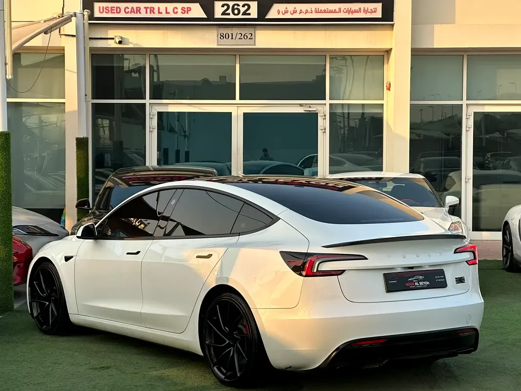 Tesla Model 3 AT 4WD (450 حصان) - 3