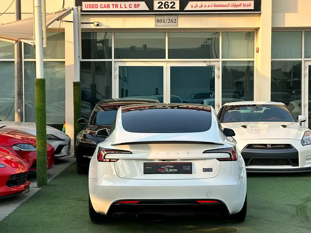 Tesla Model 3 AT 4WD (450 حصان) - 4