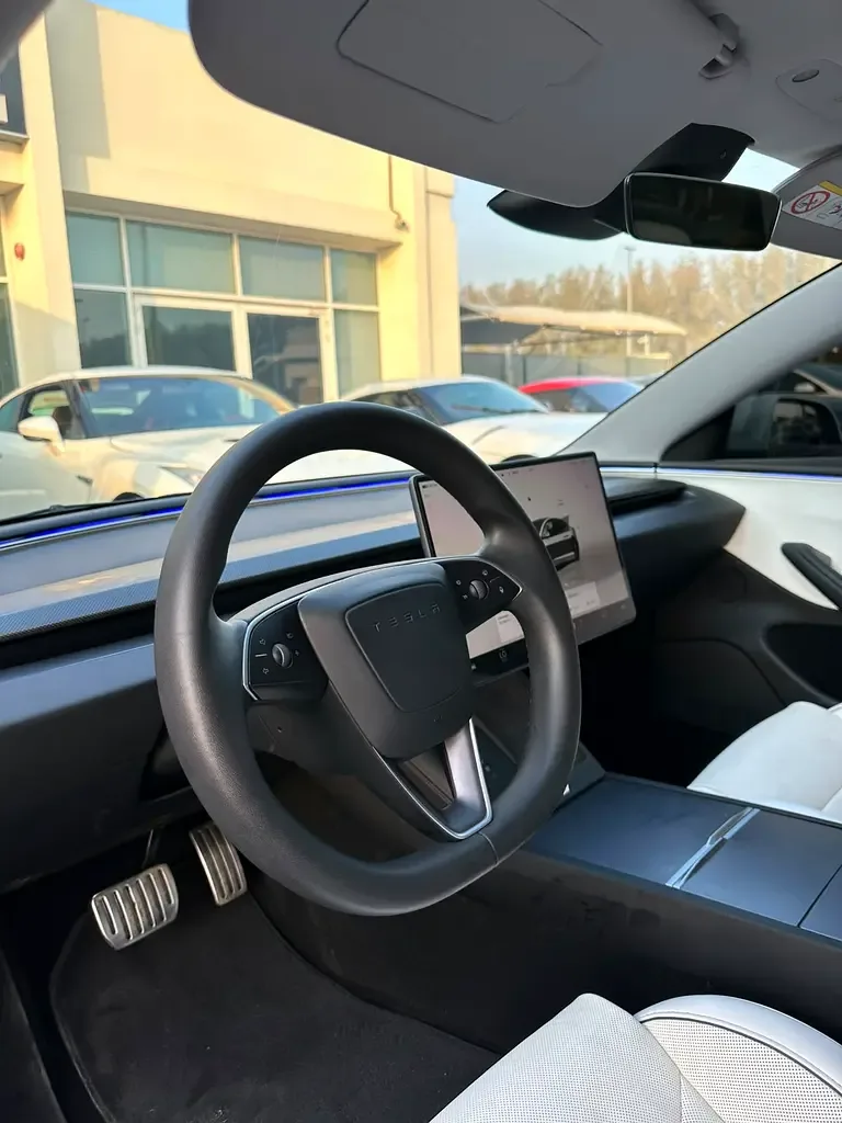 Tesla Model 3 AT 4WD (450 حصان) - 8