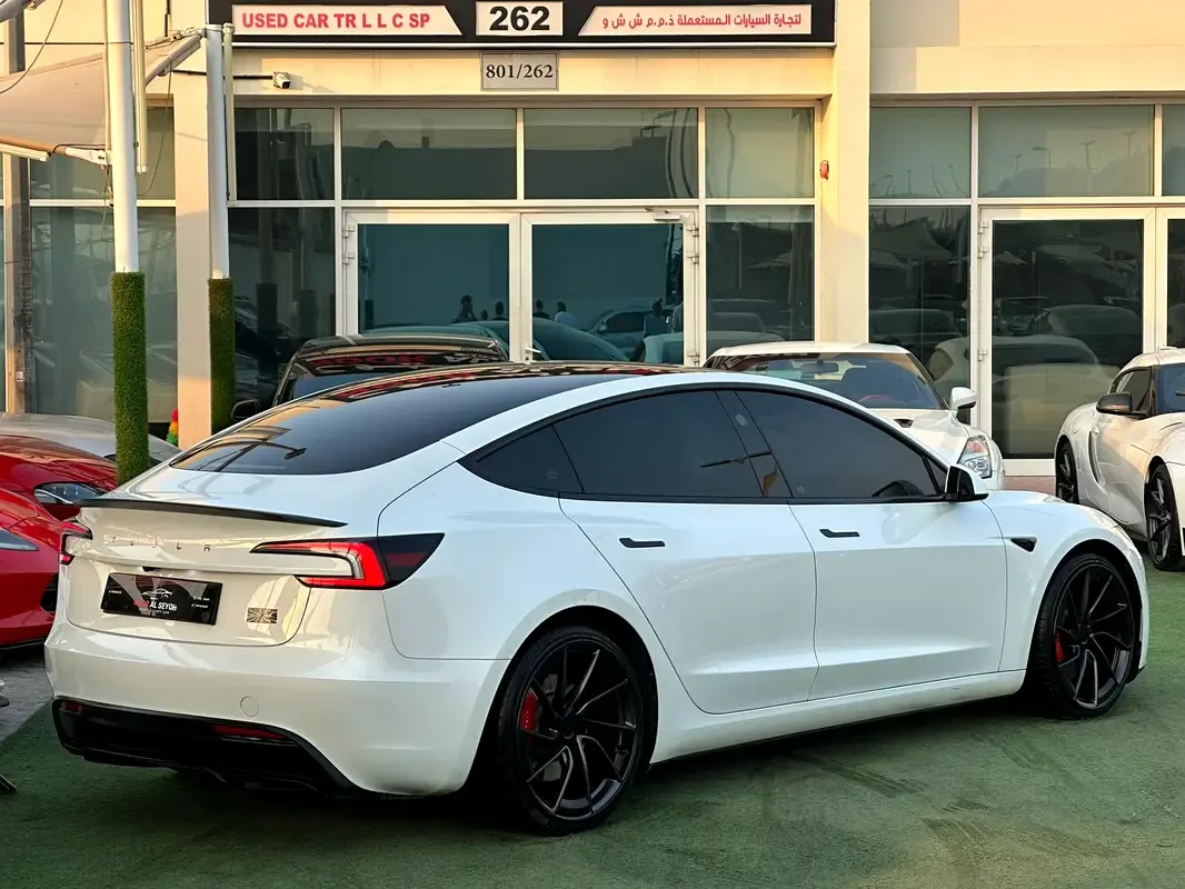 Tesla Model 3 AT 4WD (450 حصان) - 12
