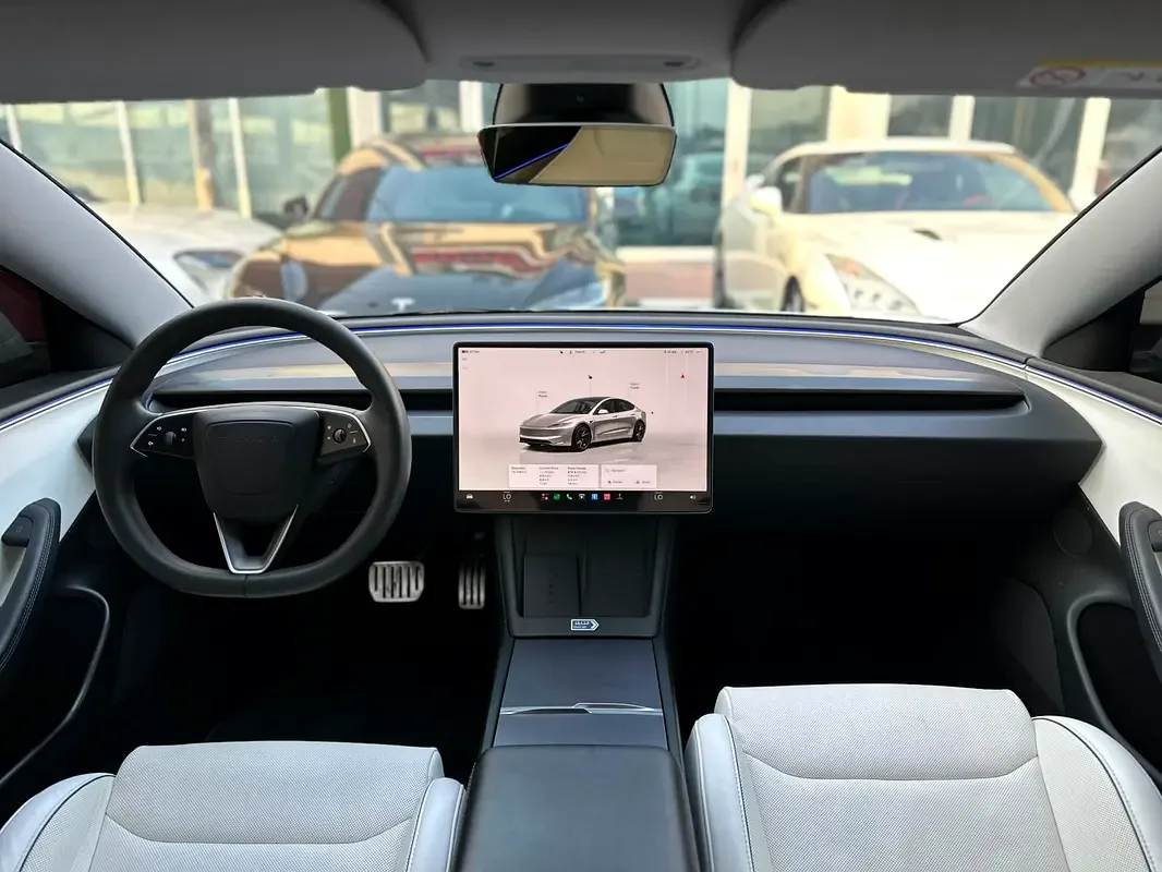 Tesla Model 3 AT 4WD (450 حصان) - 11