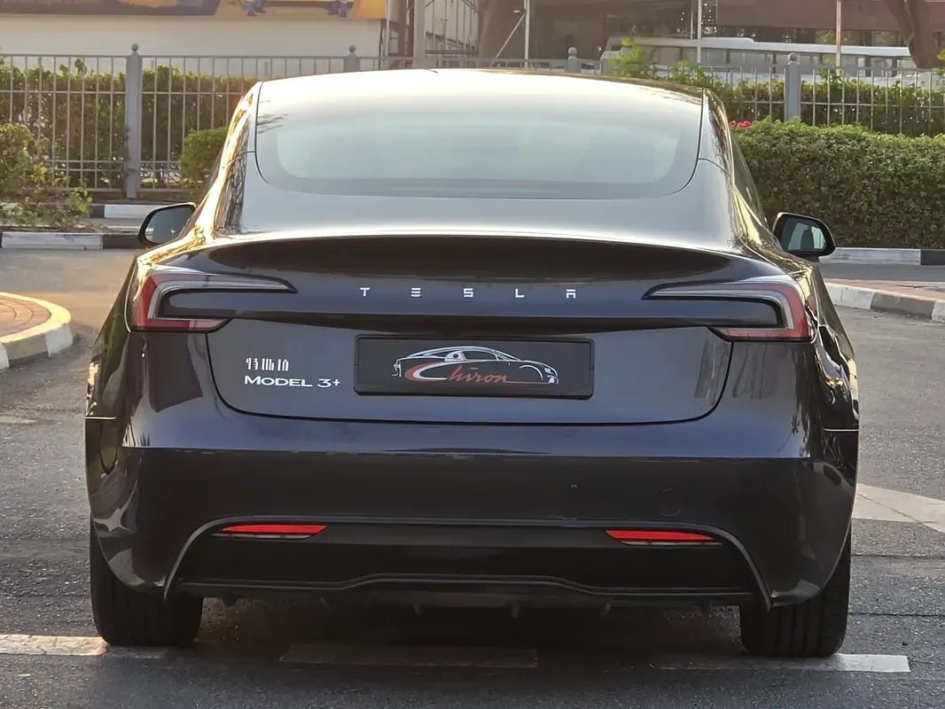 Tesla Model 3 AT 4WD (450 حصان) - 4