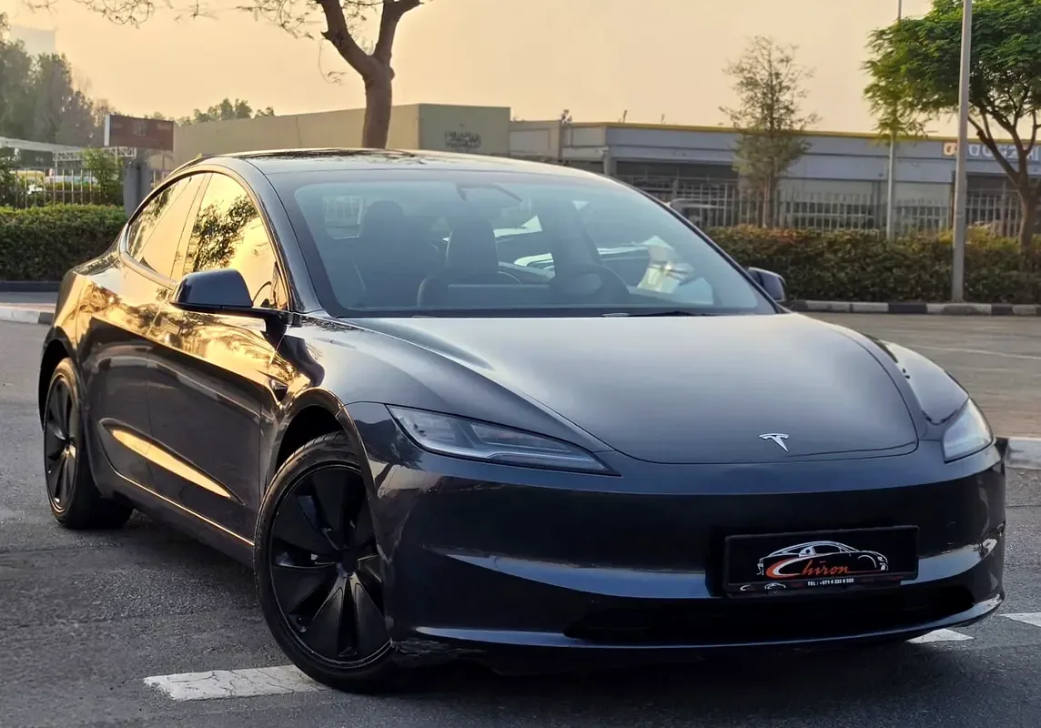Tesla Model 3 AT 4WD (450 حصان) - 2
