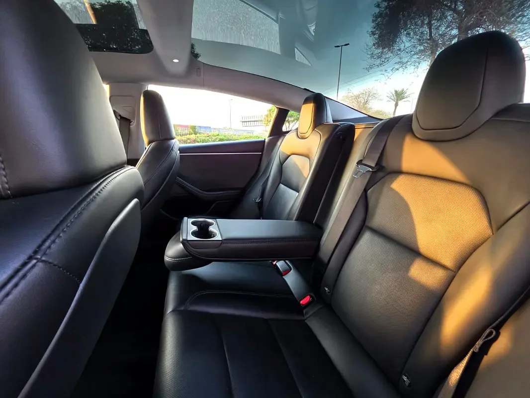 Tesla Model 3 AT 4WD (450 حصان) - 5