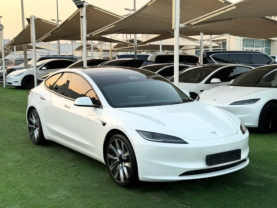 Tesla Model 3 AT 4WD (450 حصان) - 4