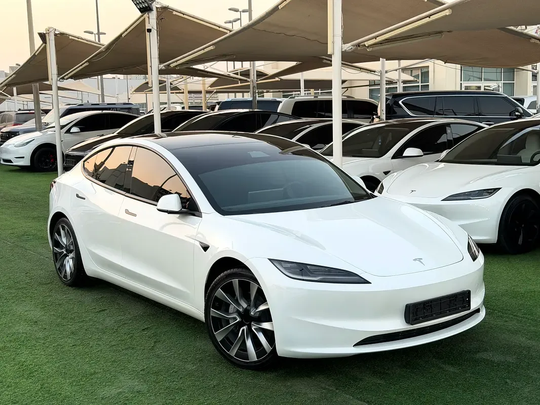Tesla Model 3 AT 4WD (450 حصان) - 2