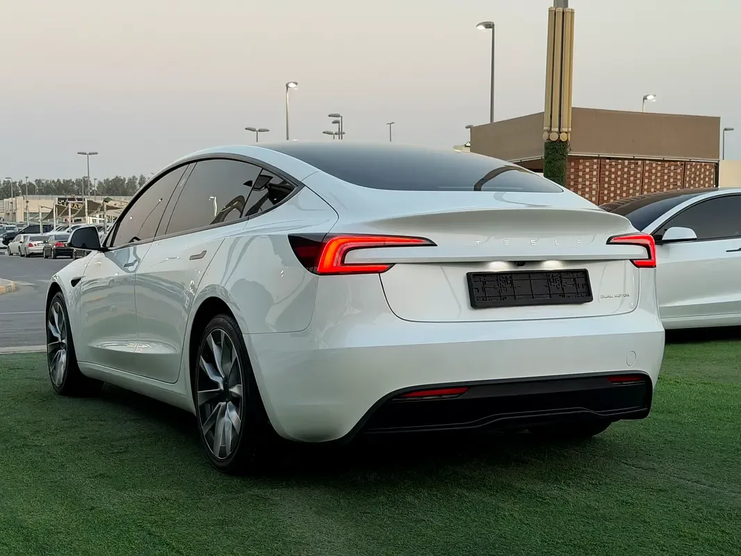 Tesla Model 3 AT 4WD (450 حصان) - 6