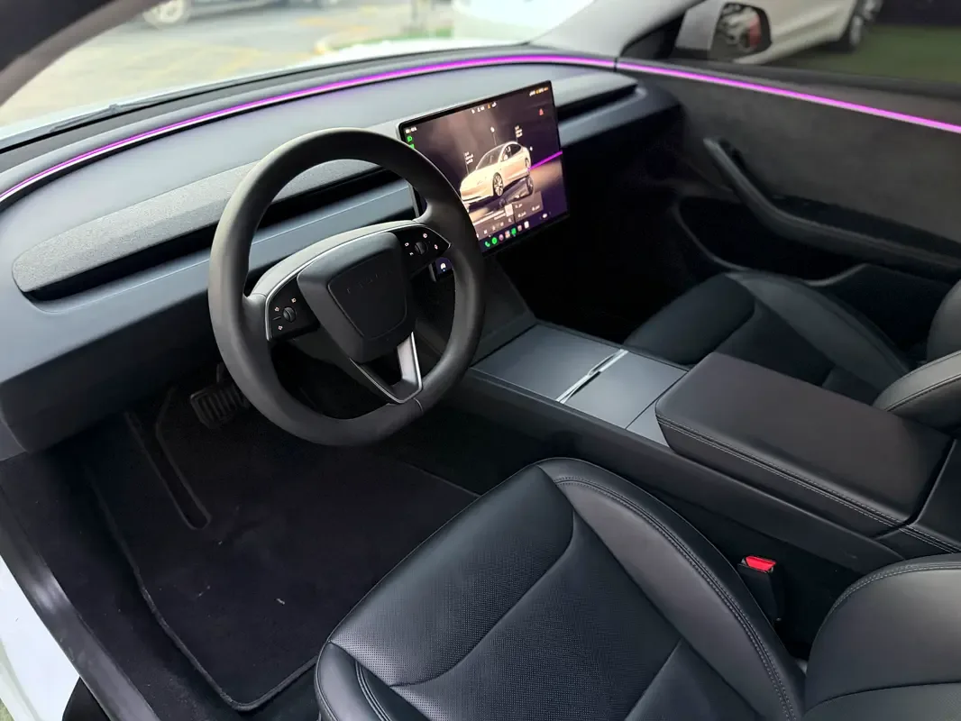 Tesla Model 3 AT 4WD (450 حصان) - 10