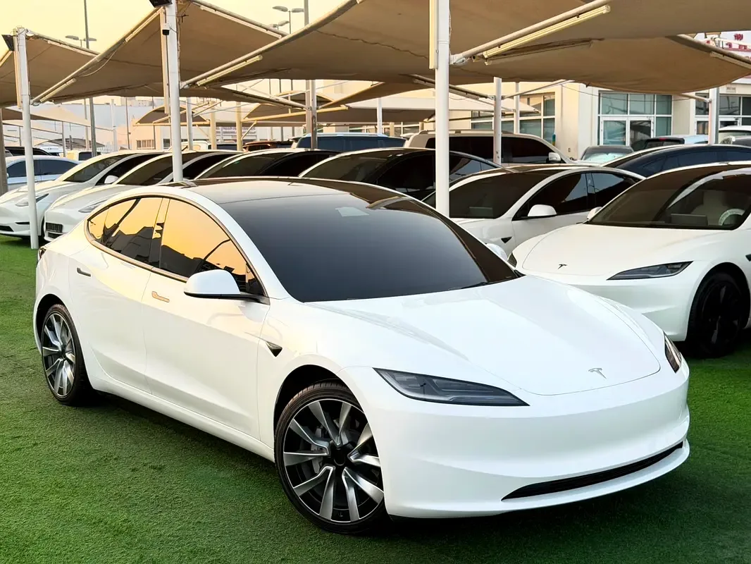 Tesla Model 3 AT 4WD (450 حصان) - 2